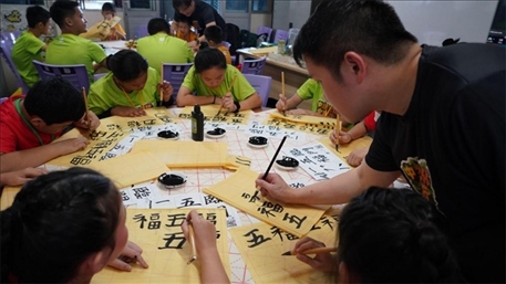 書法教學(xué)。主辦方供圖