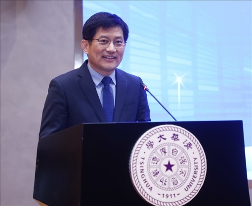 清華大學(xué)國(guó)家治理研究院執(zhí)行院長(zhǎng)、清華大學(xué)計(jì)算社會(huì)科學(xué)與國(guó)家治理實(shí)驗(yàn)室執(zhí)行主任孟慶國(guó)教授演講。供圖單位：清華大學(xué)國(guó)家治理研究院