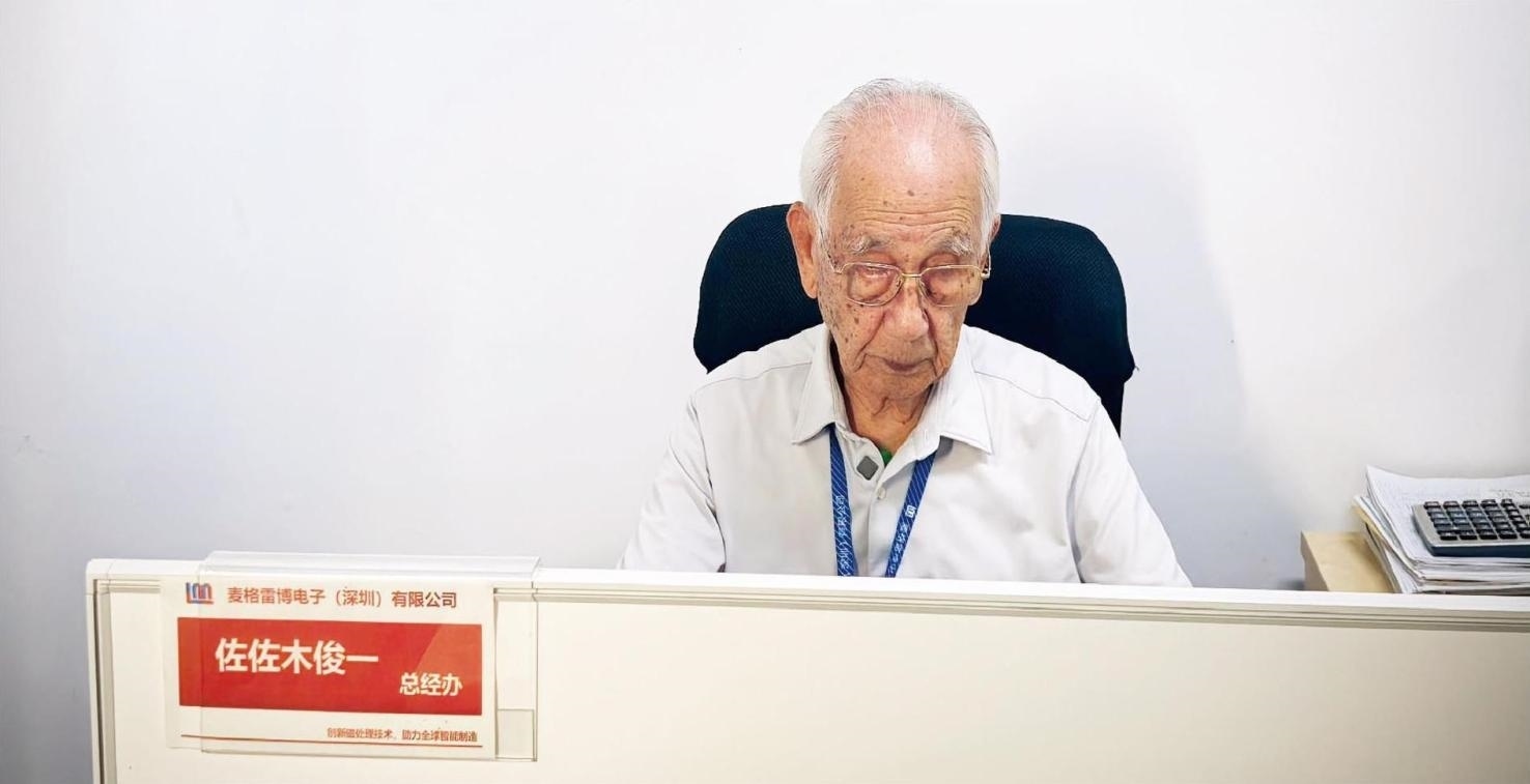 佐佐木俊一在工位上工作。（本刊記者 馮璐／攝）