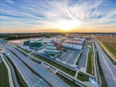 這是當(dāng)?shù)貢r間2021年10月19日在白俄羅斯首都明斯克郊區(qū)拍攝的中白工業(yè)園。