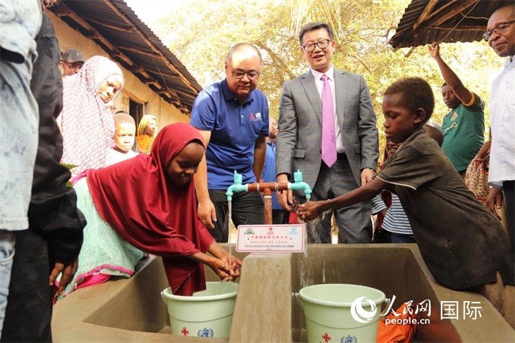 安全供水工程揭牌儀式現(xiàn)場(chǎng)。施亮攝