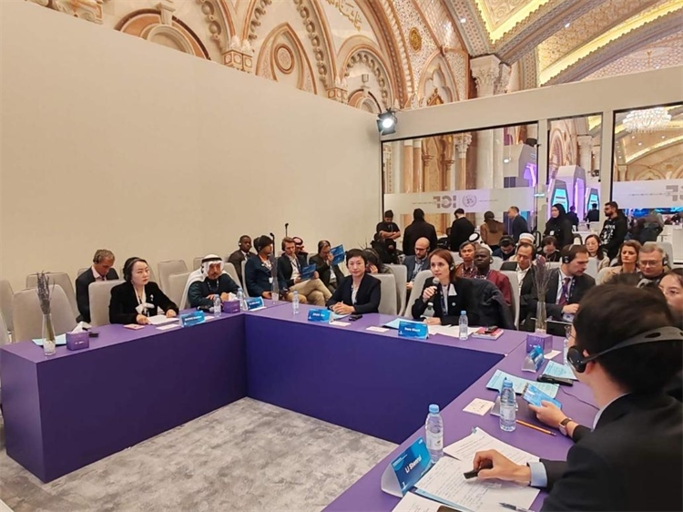 圖為與會代表圍繞主題進行發(fā)言討論。中國傳媒大學供圖。