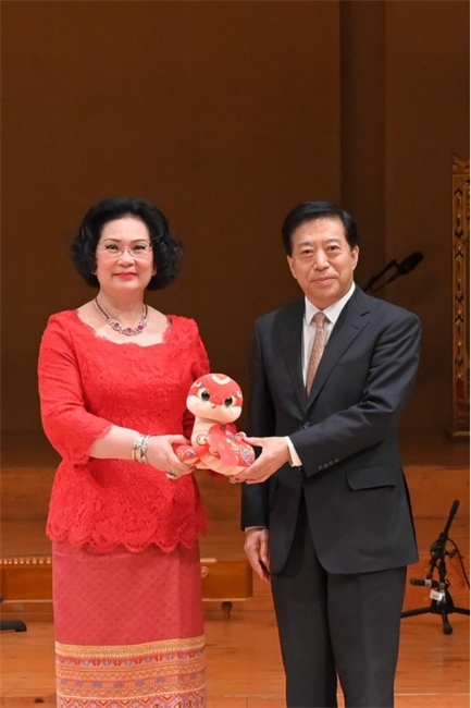 中國駐泰國大使韓志強與國際奧委會委員、泰國愛樂樂團董事會主席坤仁帕塔瑪共同出席音樂會。主辦方供圖