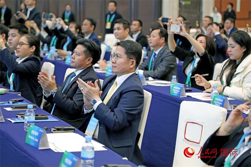 這是1月16日在南寧國際會(huì)展中心拍攝的“世界市長對(duì)話·南寧”活動(dòng)現(xiàn)場。人民網(wǎng)記者 趙益普攝