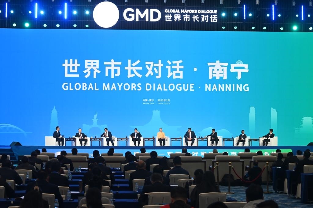 這是1月16日在南寧國際會展中心拍攝的“世界市長對話·南寧”活動現(xiàn)場。新華社記者 陸波岸 攝