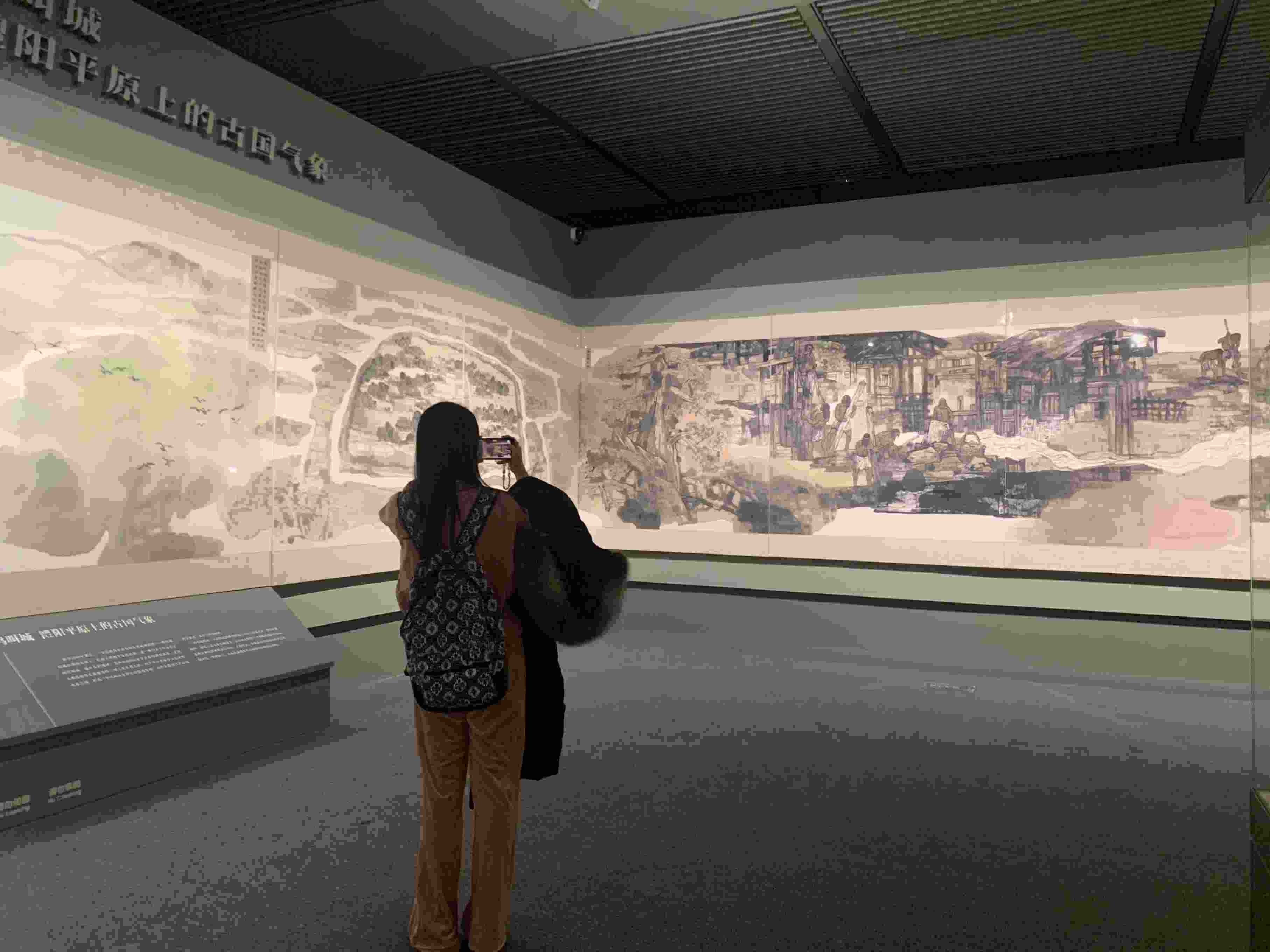 觀眾正在參觀展覽。國博供圖