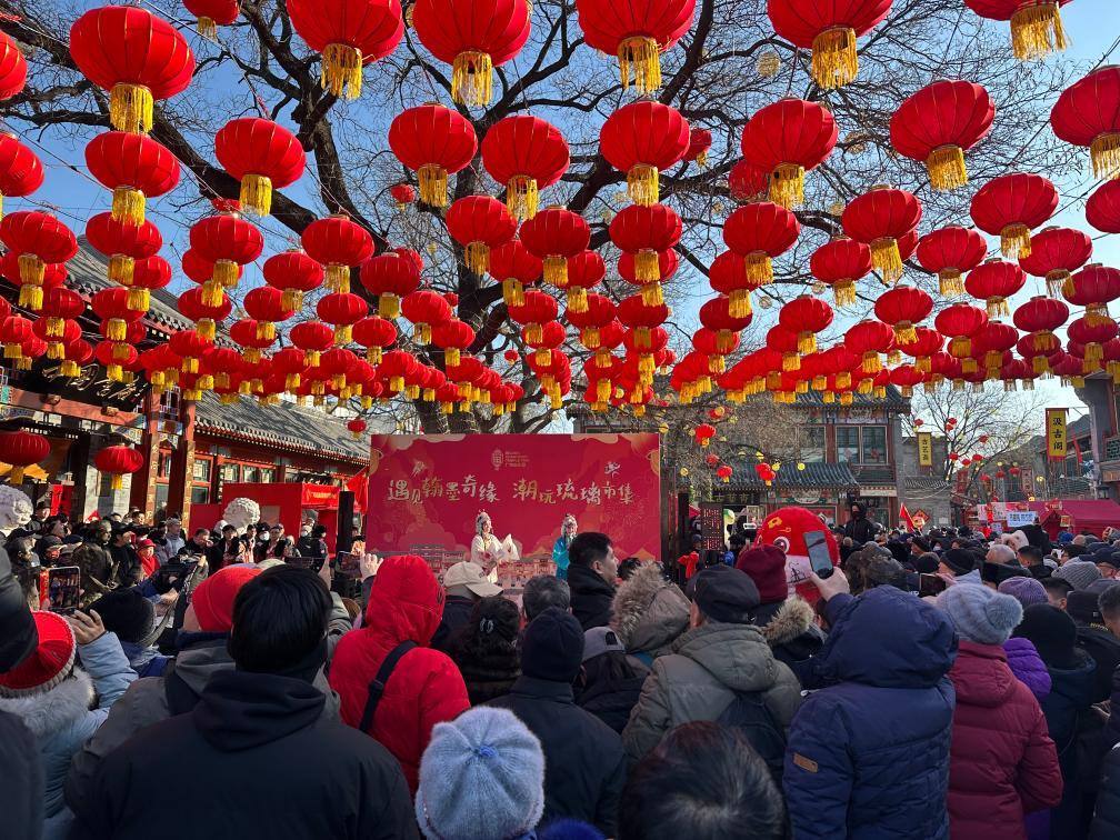 1月29日，市民游客在北京廠甸廟會感受濃濃年味。新華社記者 楊淑君 攝