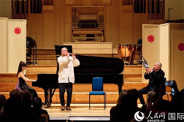 旅英音樂(lè)家聯(lián)袂演奏《枉凝眉》。楊浩鵬攝