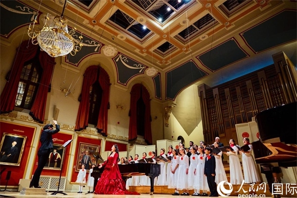 大合唱《燈火里的中國(guó)》。楊浩鵬攝