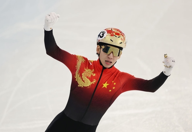 2月8日，林孝埈慶祝奪冠。新華社記者 黃偉 攝