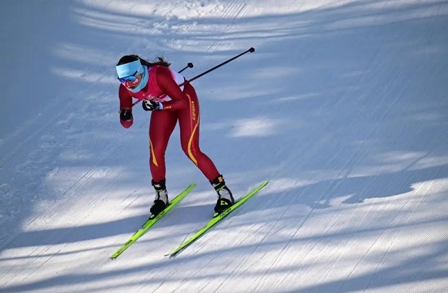 2月9日，中國隊(duì)選手巴亞尼·加林在比賽中。新華社記者 張龍攝