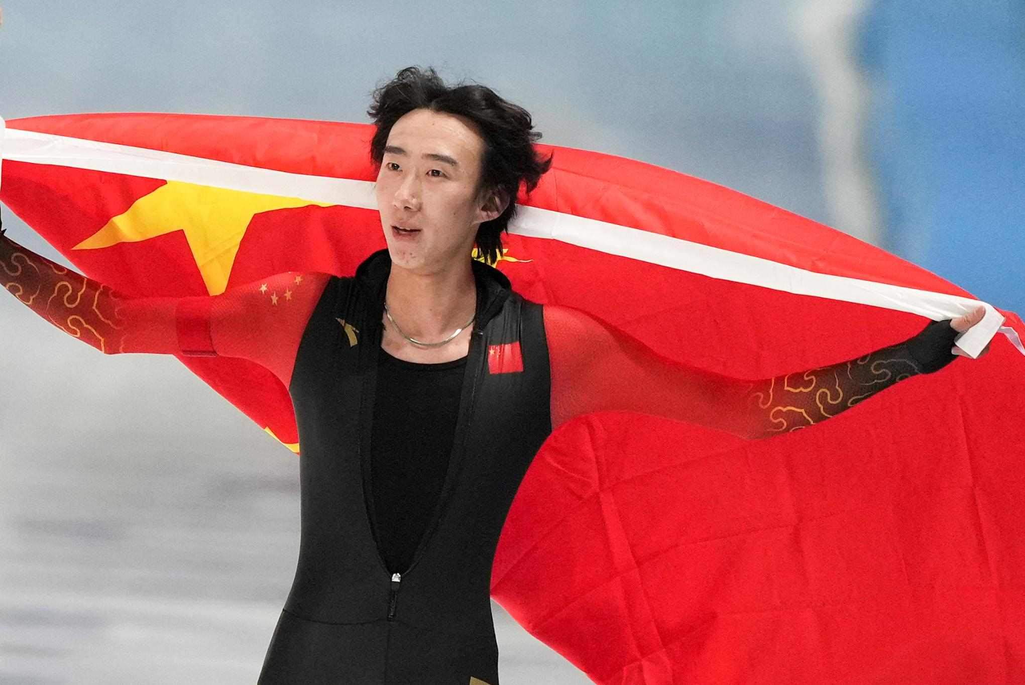 2月9日，吳宇慶祝奪冠。新華社記者 李一博 攝