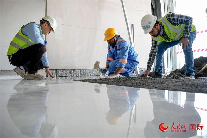 鋪地磚。人民網(wǎng)塔里克·易卜拉欣攝