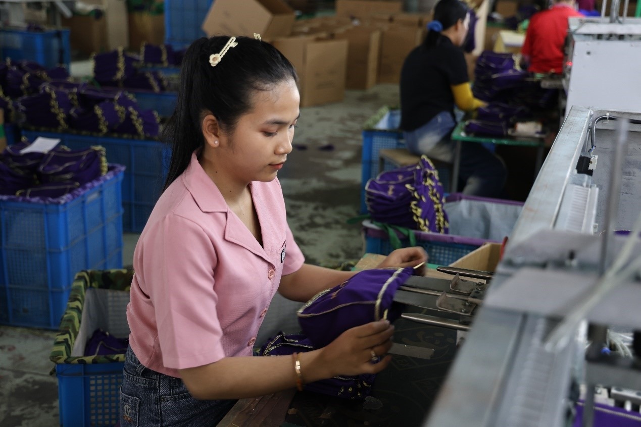 達(dá)尼在西港特區(qū)內(nèi)工作。西港特區(qū)供圖