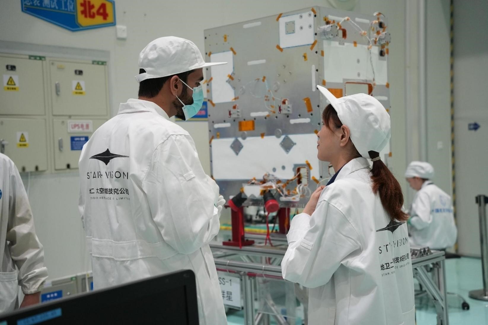 阿曼技術人員在中國接受培訓。阿曼蘭斯航天公司供圖