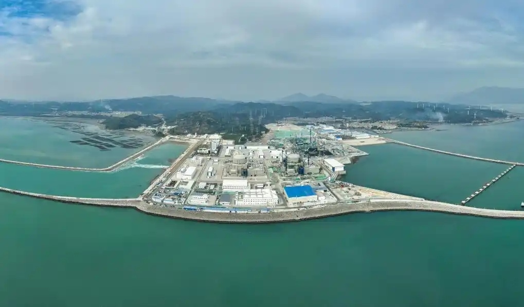 △2025年1月1日0時17分，經(jīng)過168小時滿功率連續(xù)運行考核，漳州核電1號機組正式投入商業(yè)運行。