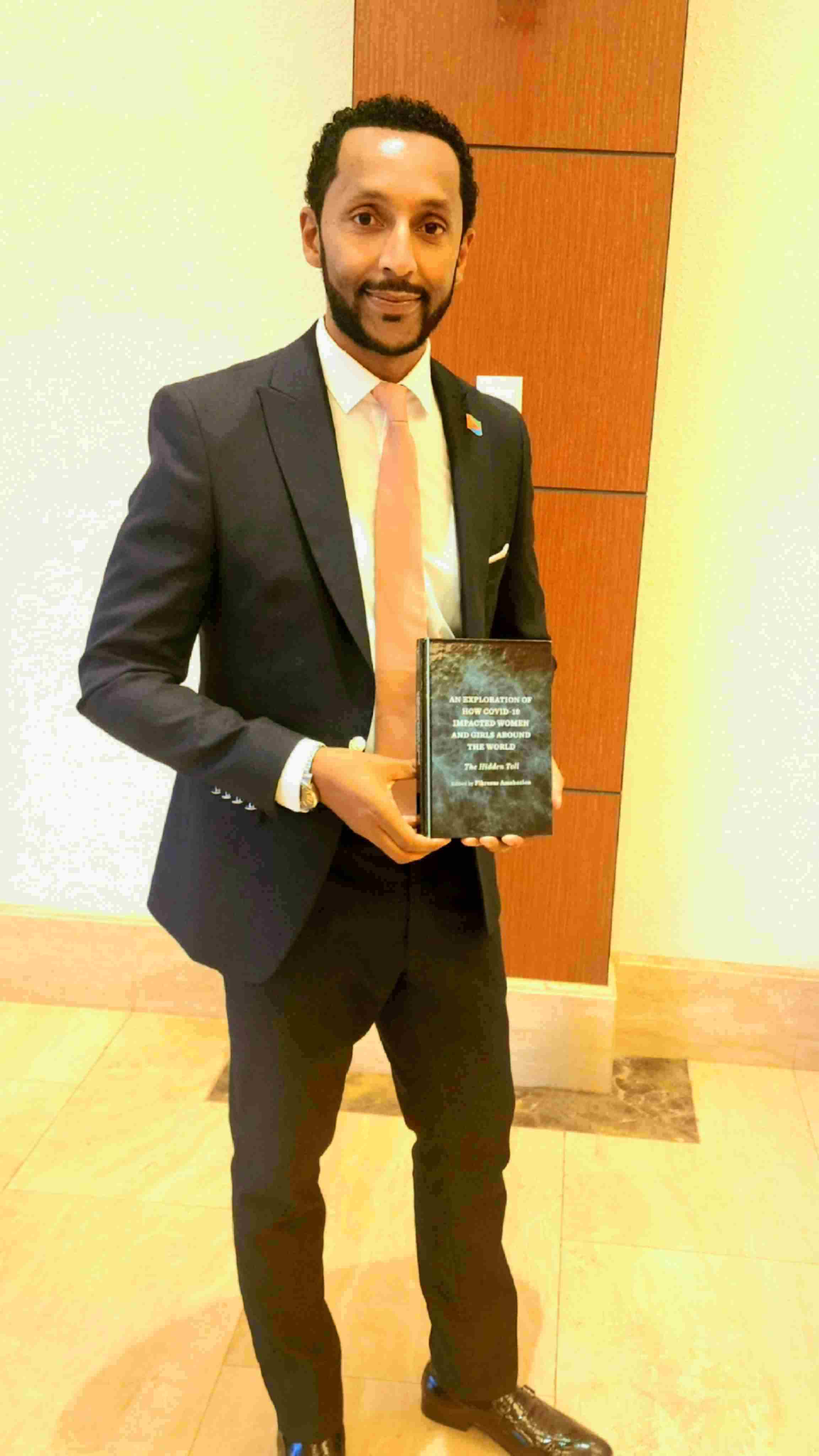 厄立特里亞戰(zhàn)略研究中心研究員、知名作家學(xué)者菲克雷耶蘇斯。圖片由受訪者提供