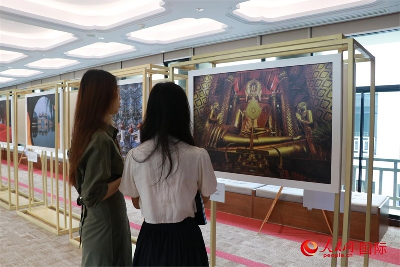 “遇見”攝影展現(xiàn)場。朱瀟逸攝