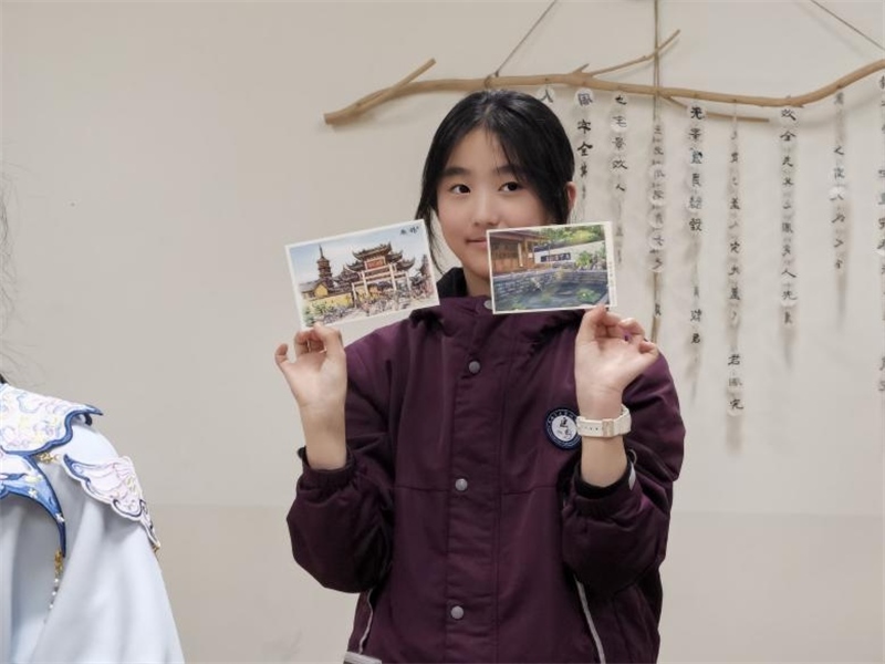 匡園學(xué)生書(shū)寫(xiě)的明信片。