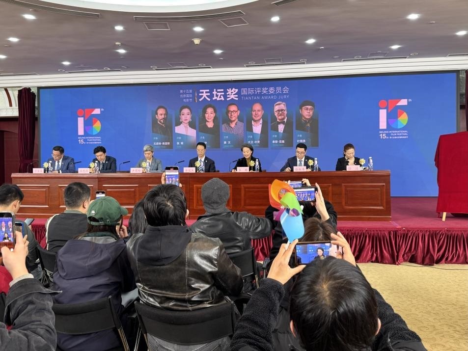 發(fā)布會現(xiàn)場公布本屆天壇獎國際評委會陣容。人民網記者 劉微攝