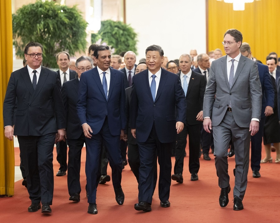 △3月28日上午，國家主席習近平在北京人民大會堂會見國際工商界代表。