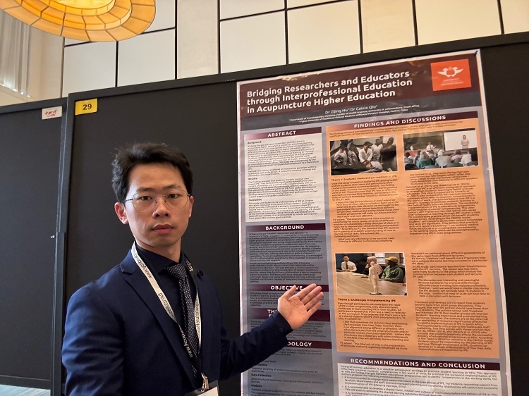 胡紫景醫(yī)生在國際針灸學術會議中。約翰內斯堡大學供圖