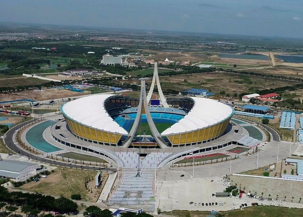 由中國援建的柬埔寨國家體育場項目于2021年12月18日正式啟用。