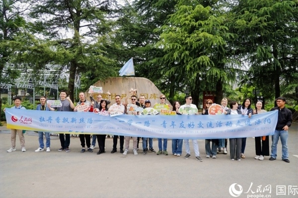 4月21日，人民網(wǎng)“一帶一路”青年友好交流活動(dòng)走進(jìn)洛陽。人民網(wǎng)記者 魯揚(yáng)攝