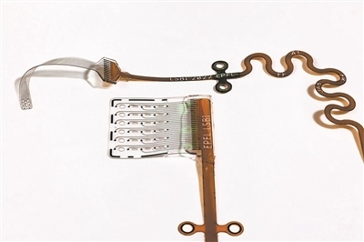 新開發(fā)的ABI旨在輕柔地貼合腦組織，提高信號精度和患者舒適度。圖片來源：瑞士洛桑聯(lián)邦理工學(xué)院