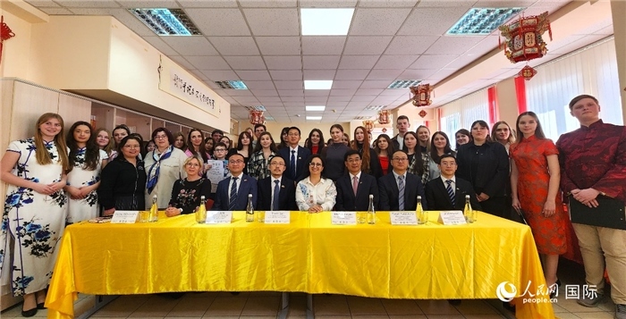 參加中文翻譯比賽全體人員合影。人民網(wǎng)記者 蔡子暢攝