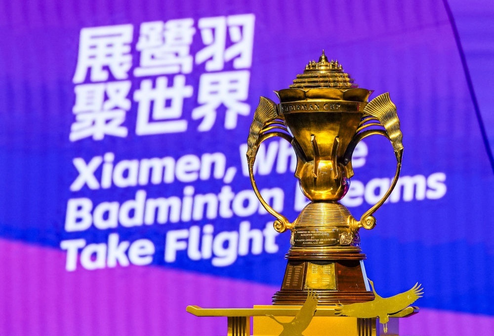 這是5月4日在決賽前拍攝的蘇迪曼獎杯。新華社記者 孫非 攝