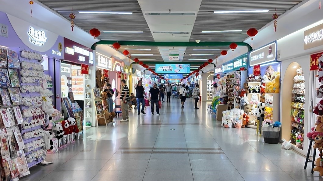 4月30日，義烏國(guó)際商貿(mào)城一區(qū)現(xiàn)場(chǎng)。人民網(wǎng)記者 王仁宏攝