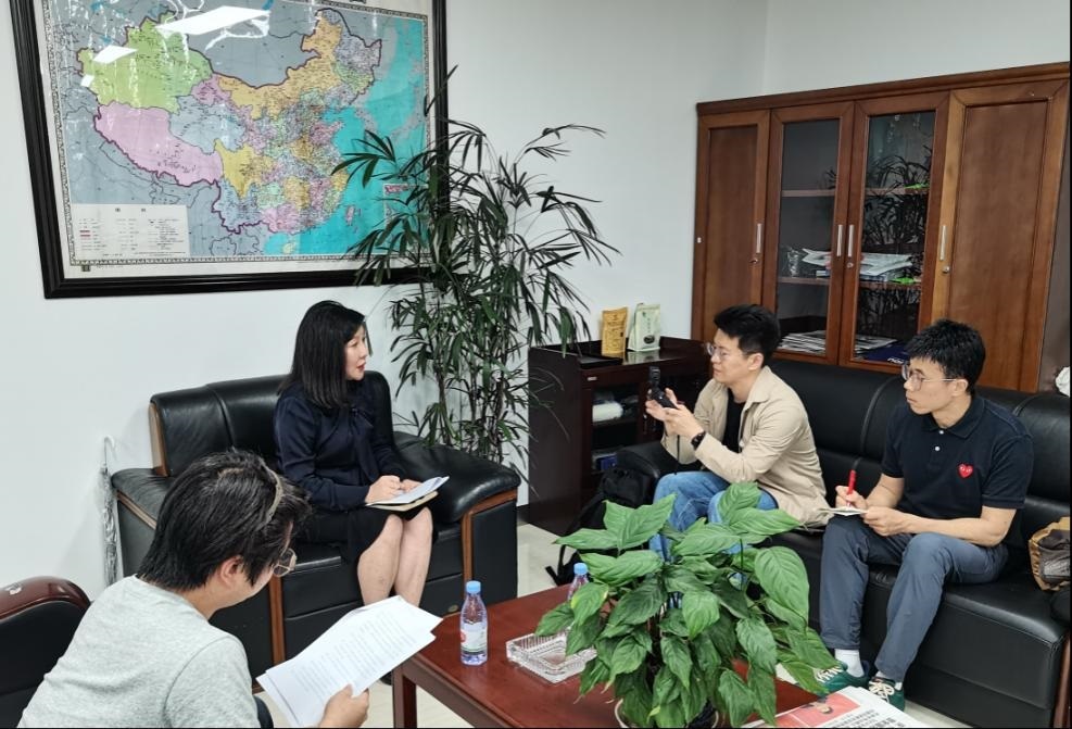 記者采訪企業(yè)跨境物流建設(shè)情況。人民網(wǎng) 孫啟凡攝