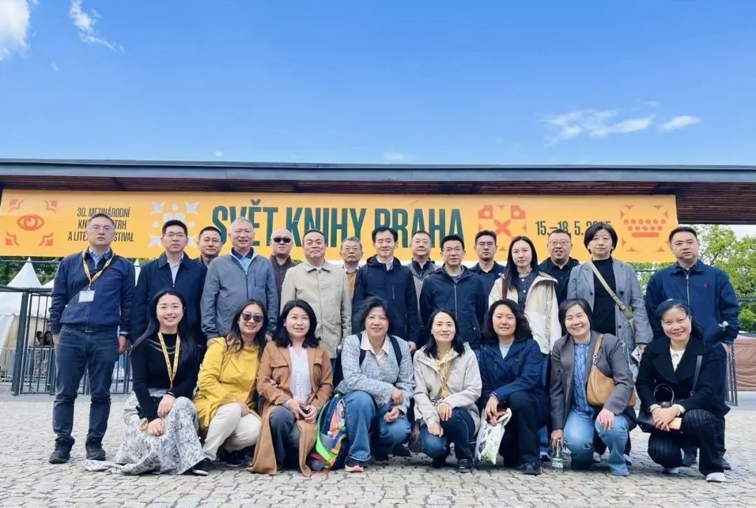 中國(guó)出版界代表團(tuán)合影。圖片均由國(guó)圖集團(tuán)供圖