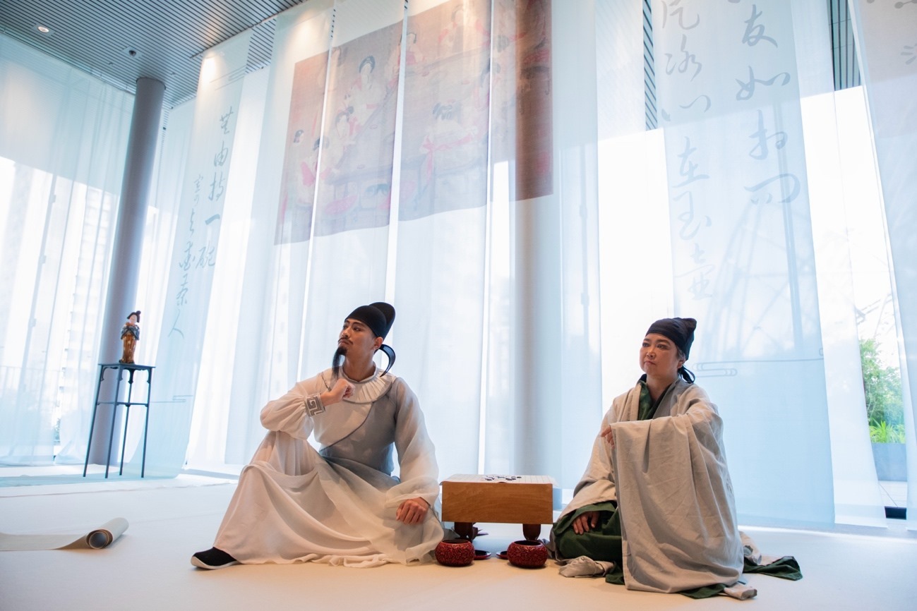 白居易與茶仙盧仝。中國駐大阪旅游辦事處供圖