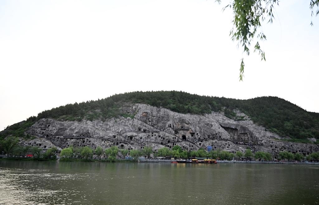 這是近日拍攝的洛陽(yáng)龍門石窟。新華社記者 李嘉南 攝