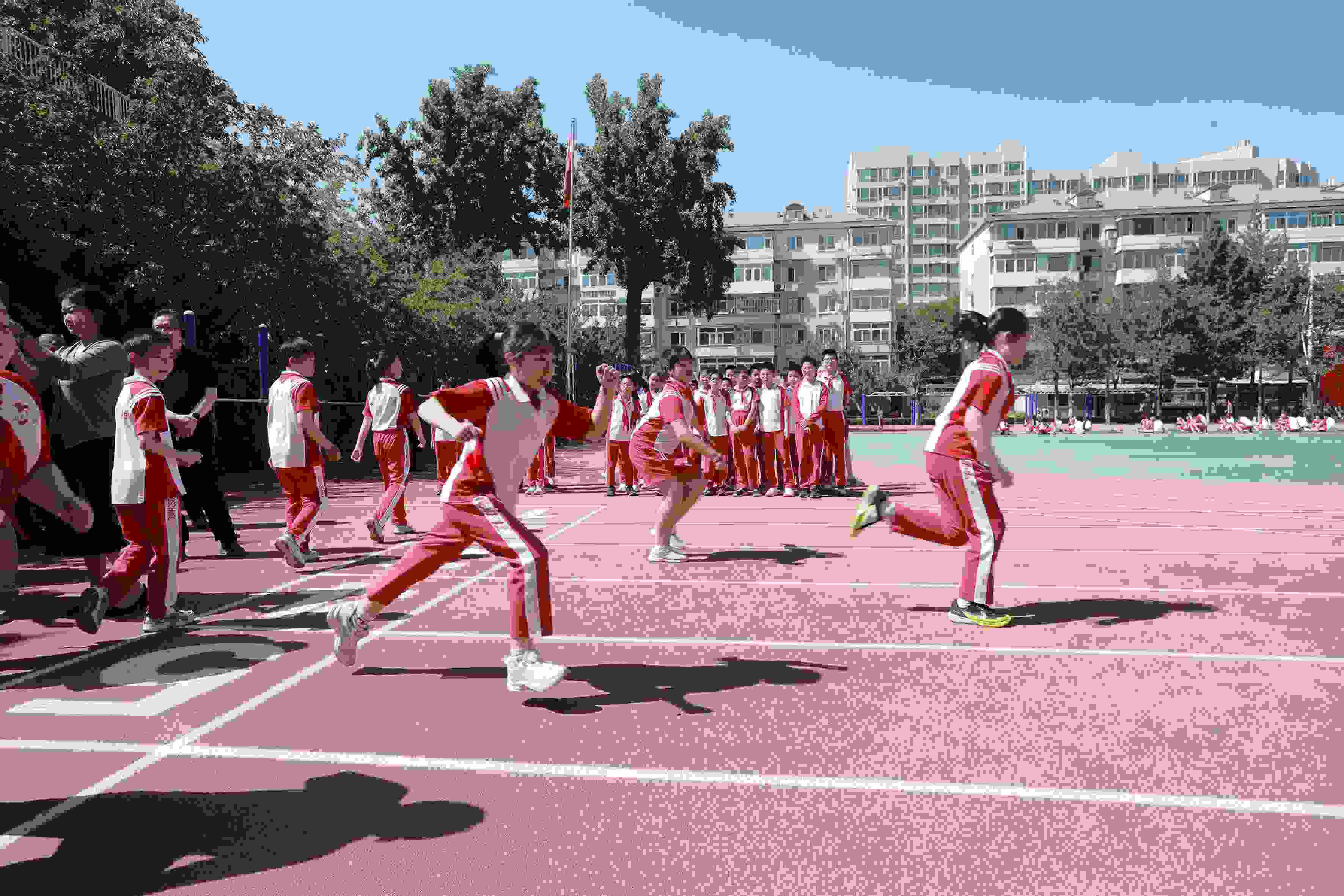 學(xué)生利用人工智能進行50米測試。北京市教委供圖