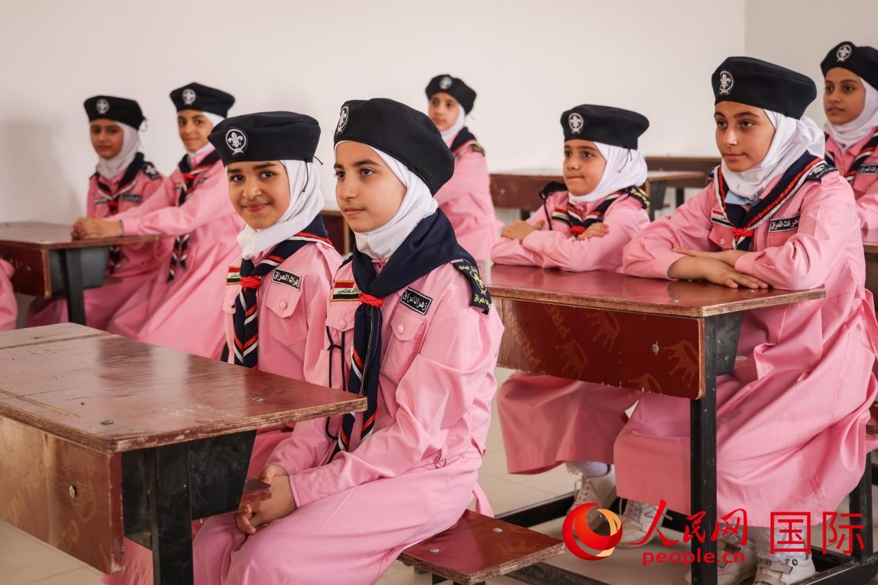阿爾穆塔?阿里卡特國際學(xué)校的學(xué)生在教室內(nèi)上課。人民網(wǎng)記者 薛丹攝