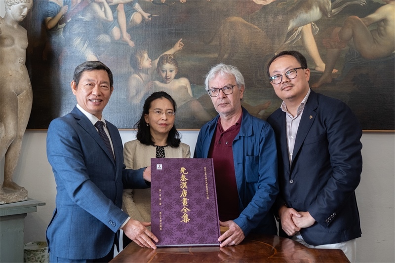 圖片說明：捐贈(zèng)儀式現(xiàn)場。 張錫琪攝