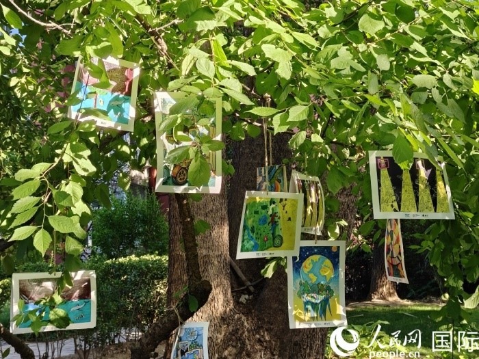 兒童環(huán)保繪畫展覽。人民網(wǎng)記者 李明攝
