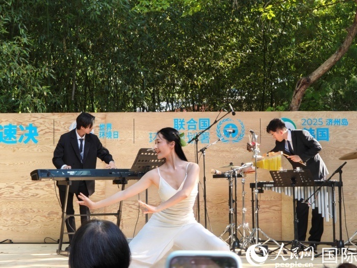 《舞，自然》舞蹈表演。人民網(wǎng)記者 李明攝