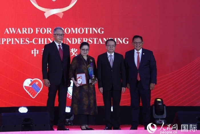 菲律賓前參議員許爾琦榮獲“終身成就獎(jiǎng)”。人民網(wǎng)記者 樊帆攝